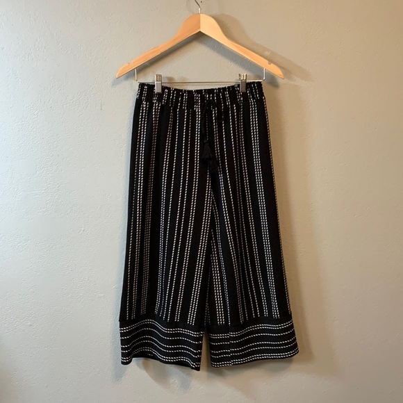 Hot Kiss Cropped pants, size M. Wide leg - Picture 1 of 10